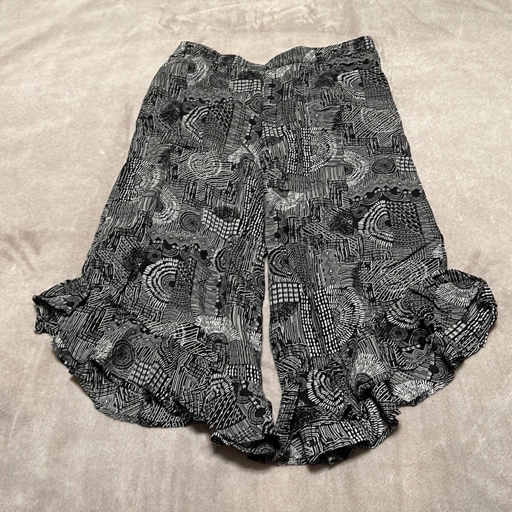 Gilligan & O'Malley Ruffled Black & White Crop Pajama Pants - Picture 2 of 7
